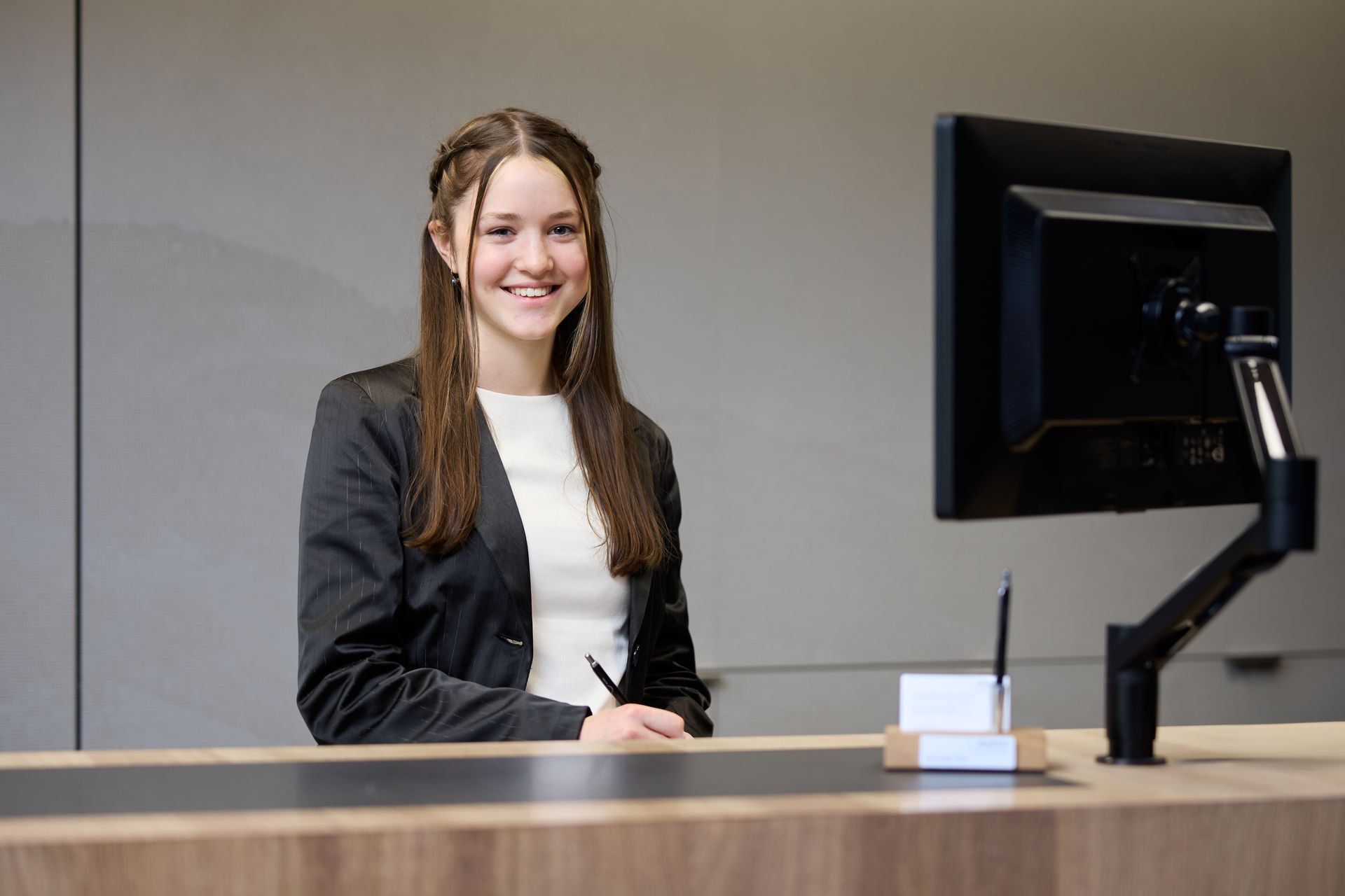 https://dev.sparkasse.binary-lab.ch/files/Bilder/Diverses/Bilder-Mitarbeitende/Ausbildung-2-zugeschnitten.jpg