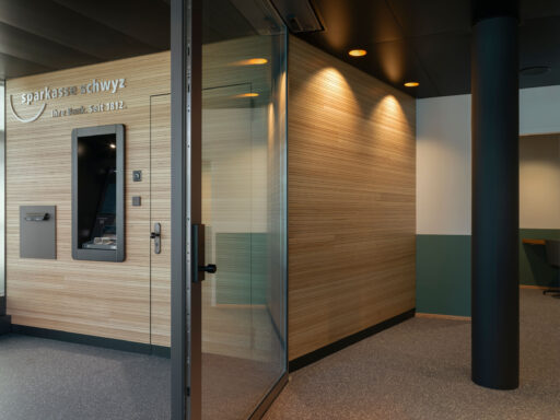 Marty Architektur Sparkasse Schwyz Goldau B0005609 czuerrer fotografie klein